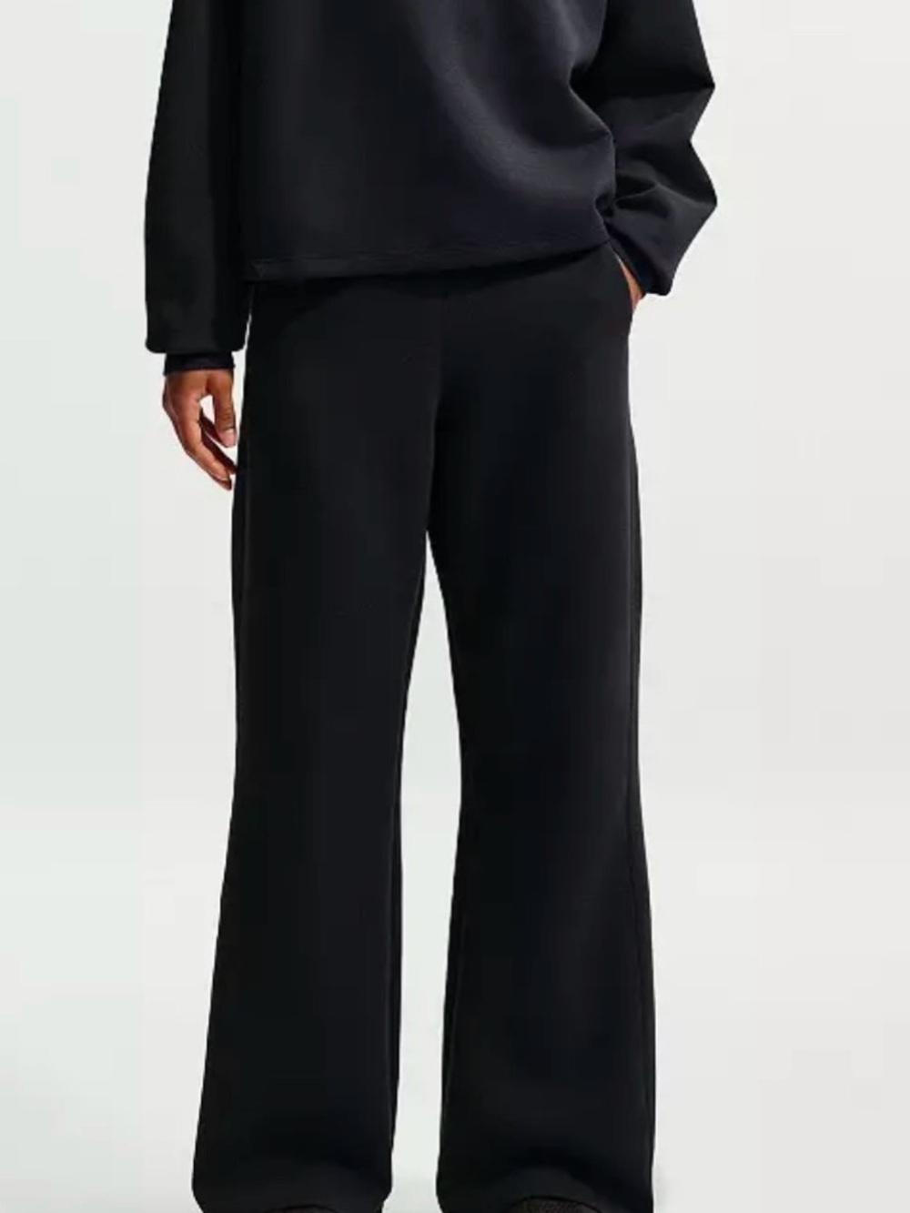Nike 24.7 ImpossiblySoft
Women's Dri-FIT High-Waisted Loose Flared Pants